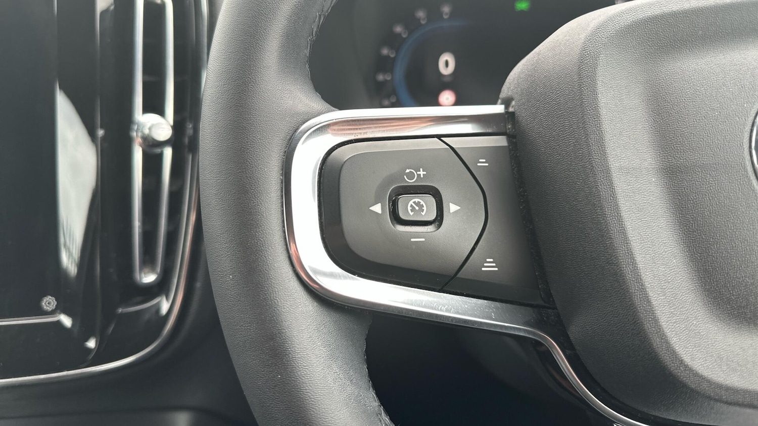 Used Volvo XC40 2022 for sale - 76306497: Photo 17