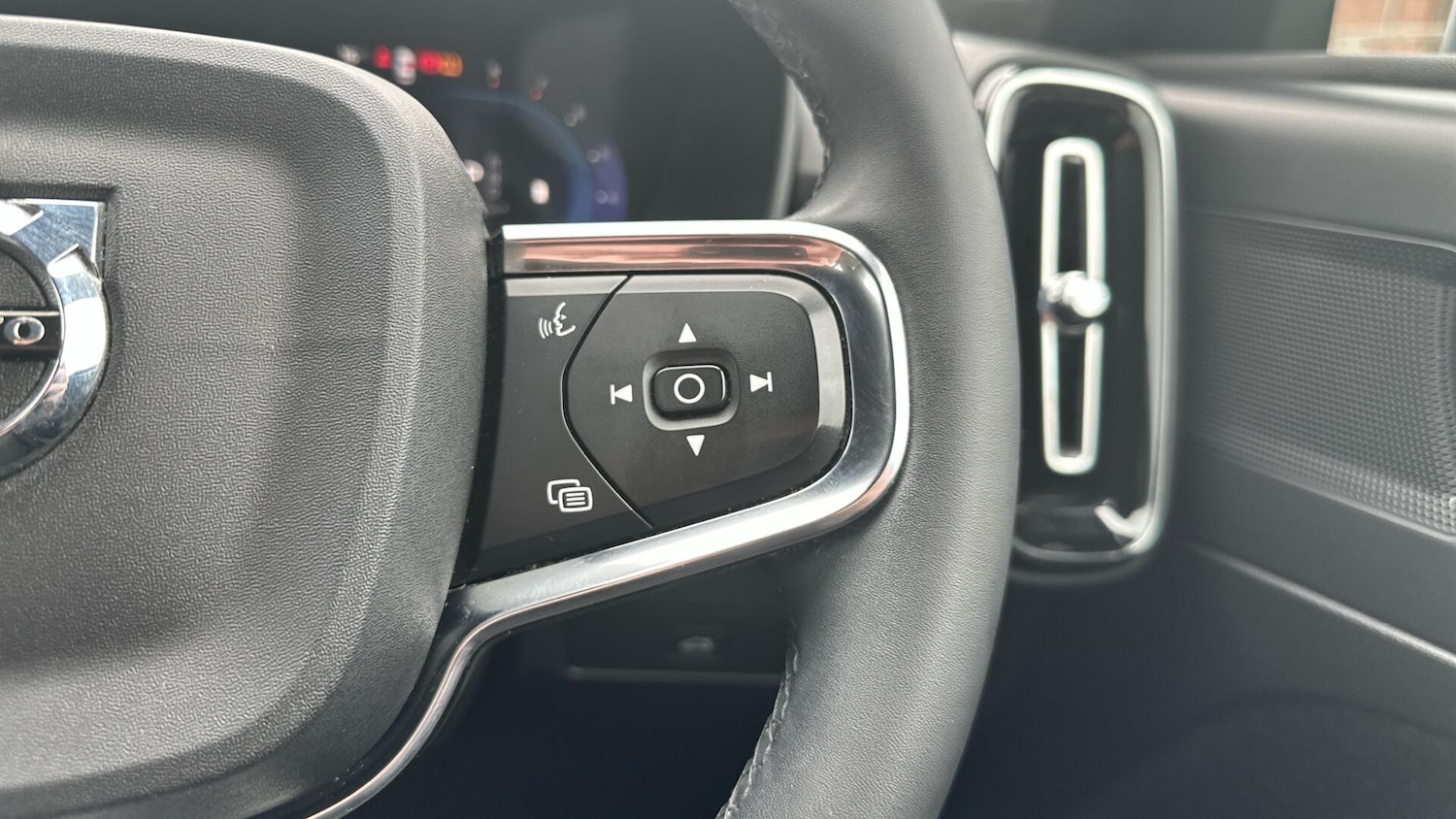 Used Volvo XC40 2022 for sale - 76306497: Photo 18