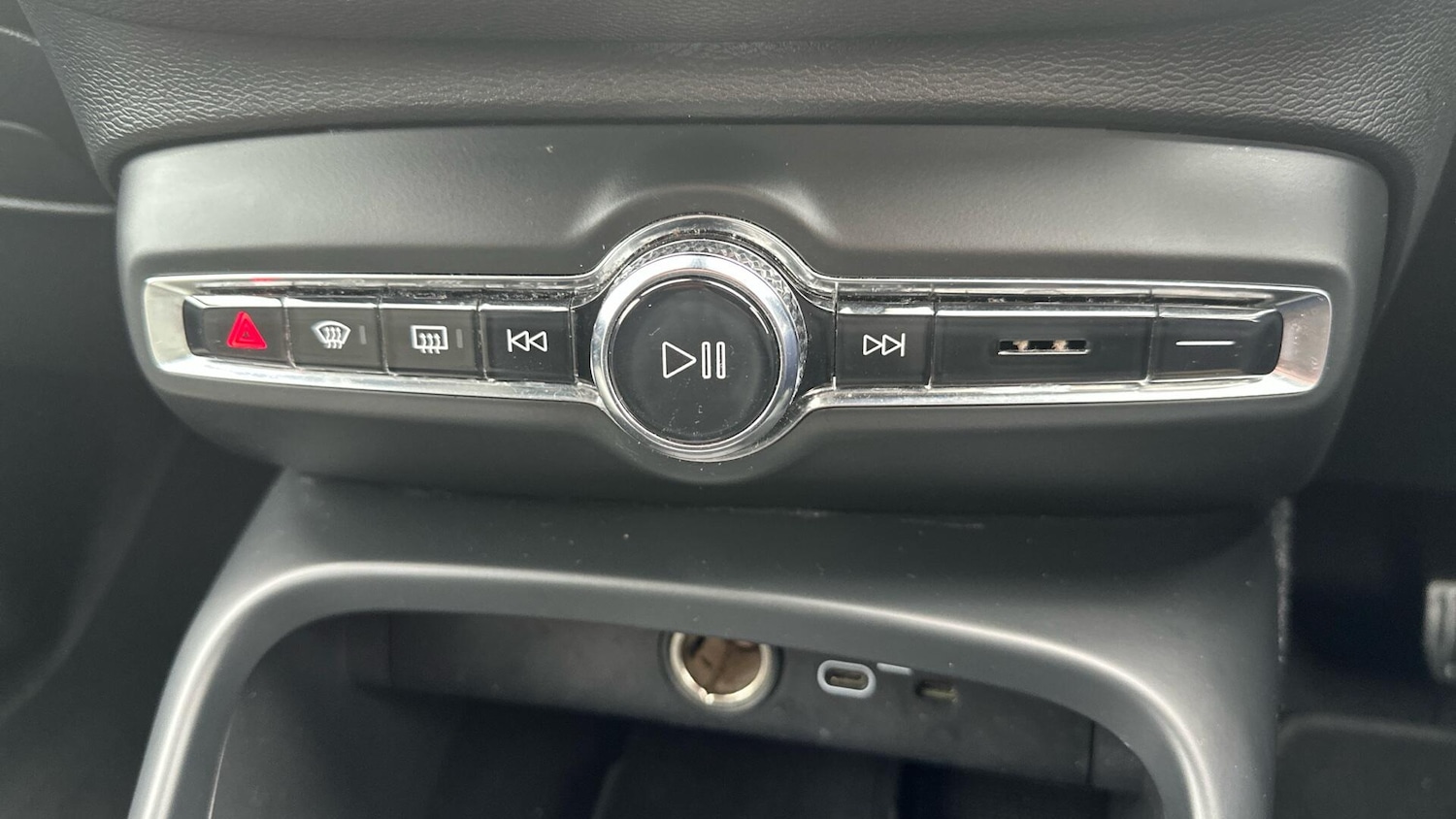 Used Volvo XC40 2022 for sale - 76306497: Photo 45