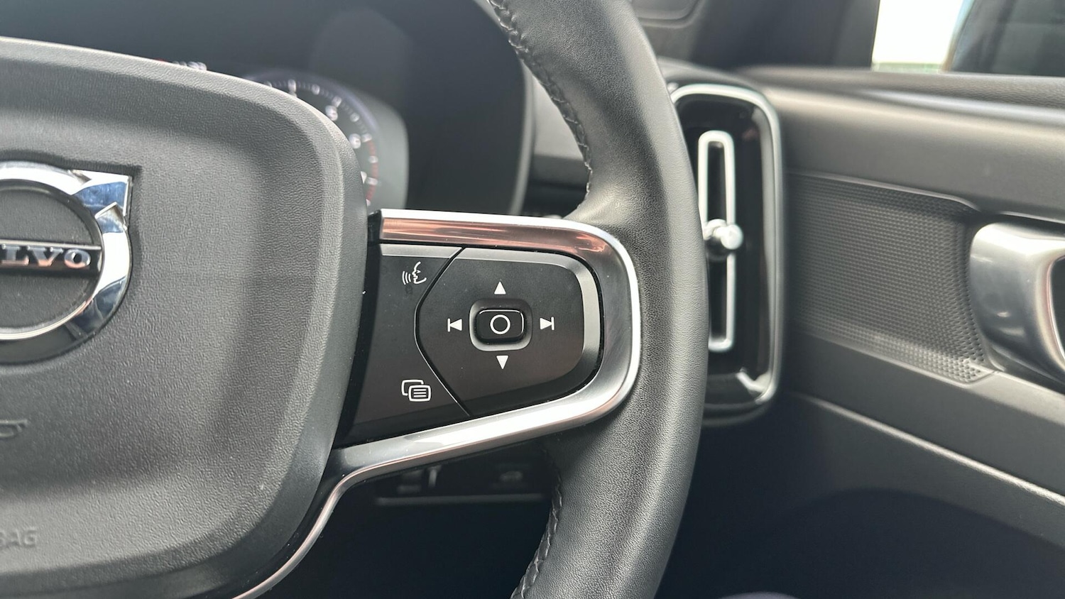 Used Volvo XC40 2021 for sale - 76360300: Photo 18