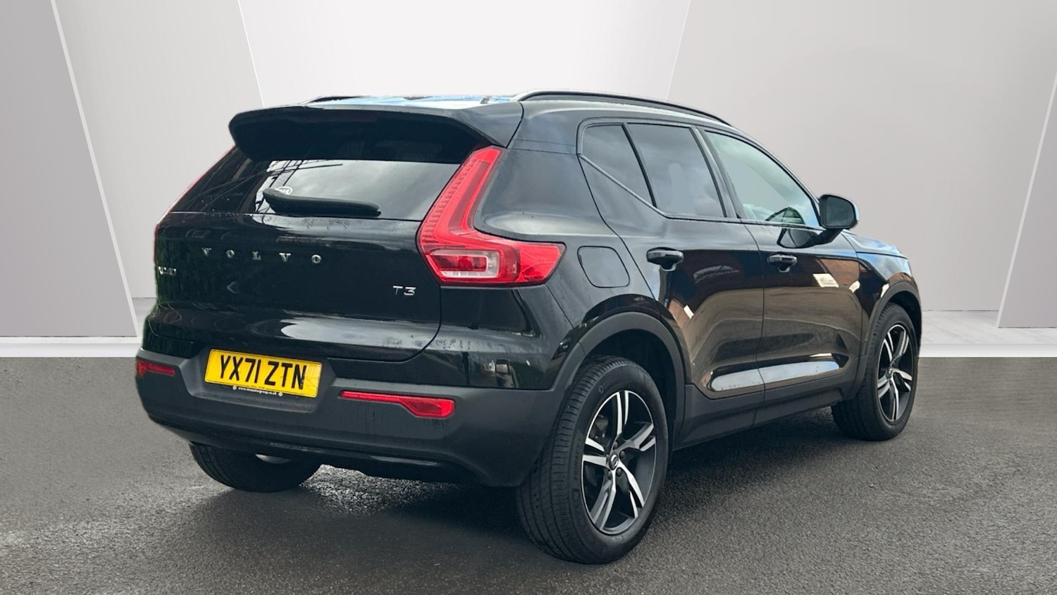 Used Volvo XC40 2021 for sale - 76360300: Photo 2