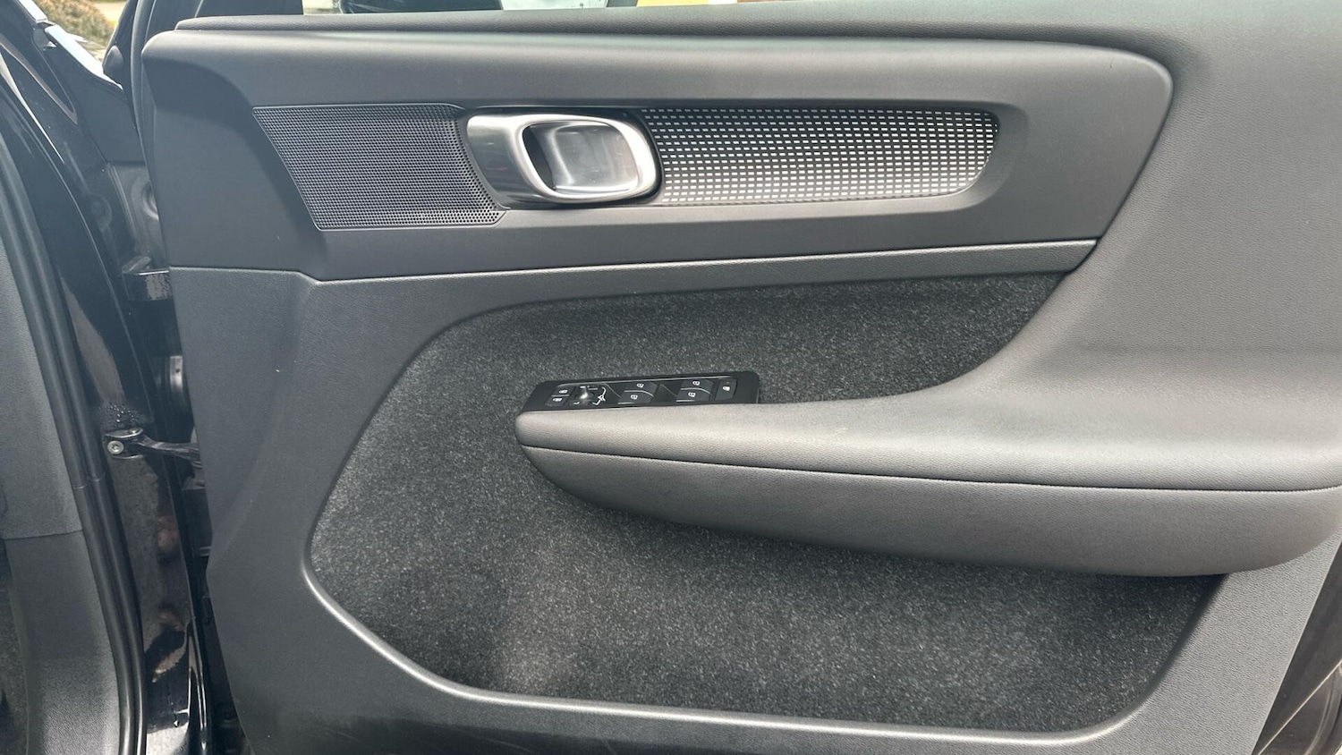 Used Volvo XC40 2021 for sale - 76360300: Photo 25