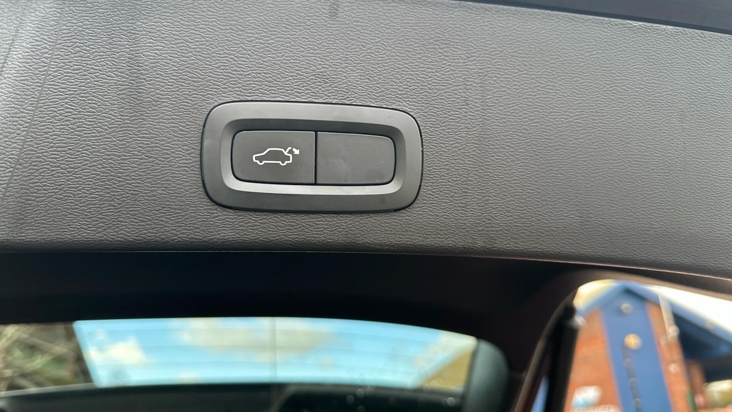 Used Volvo XC40 2021 for sale - 76360300: Photo 28