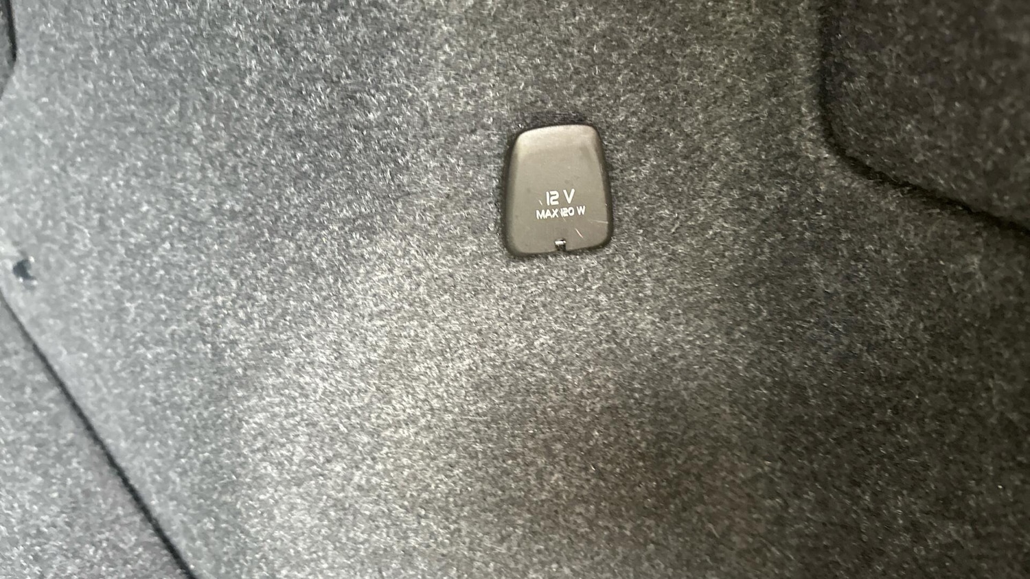 Used Volvo XC40 2021 for sale - 76360300: Photo 32