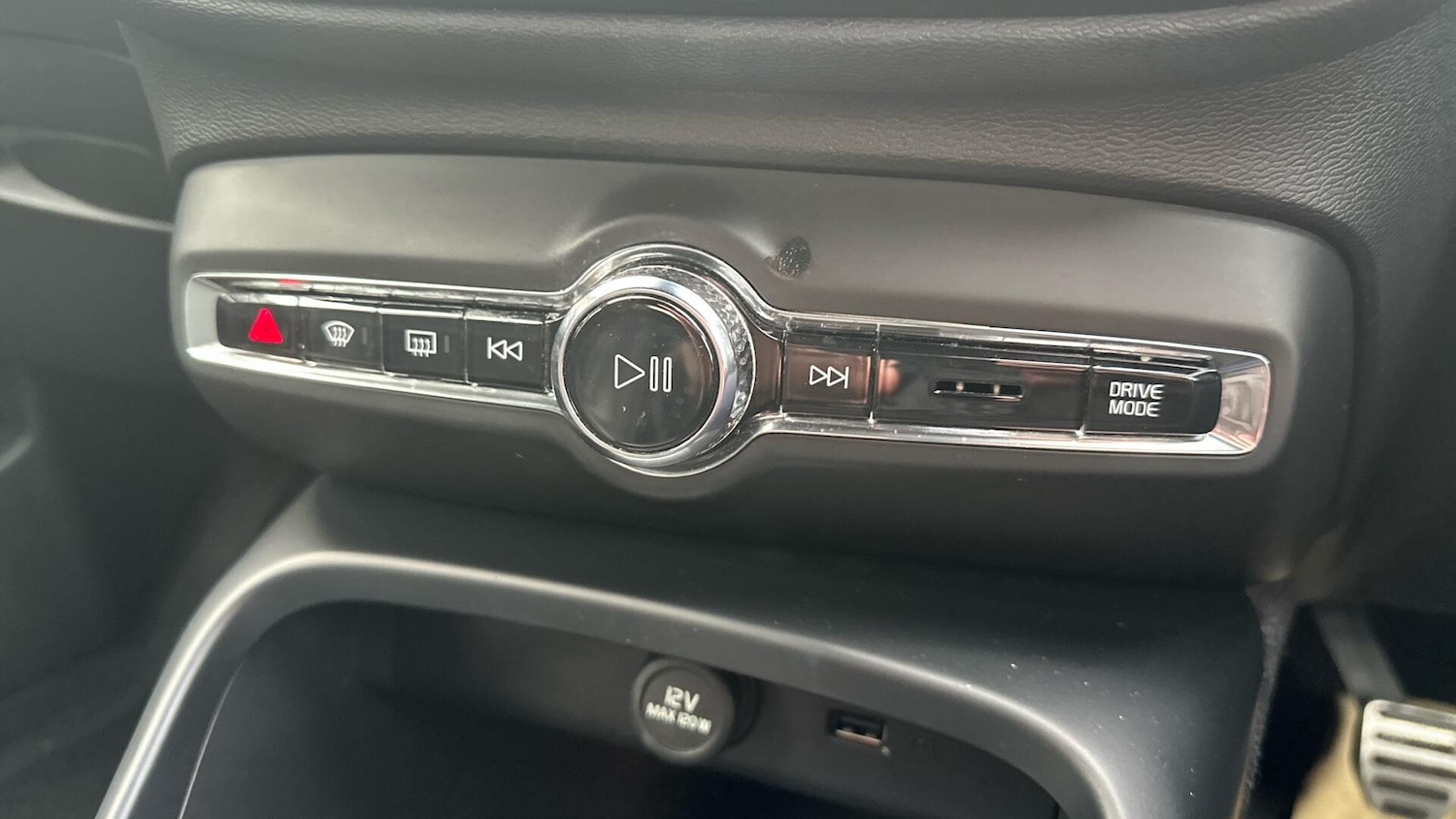 Used Volvo XC40 2021 for sale - 76360300: Photo 44