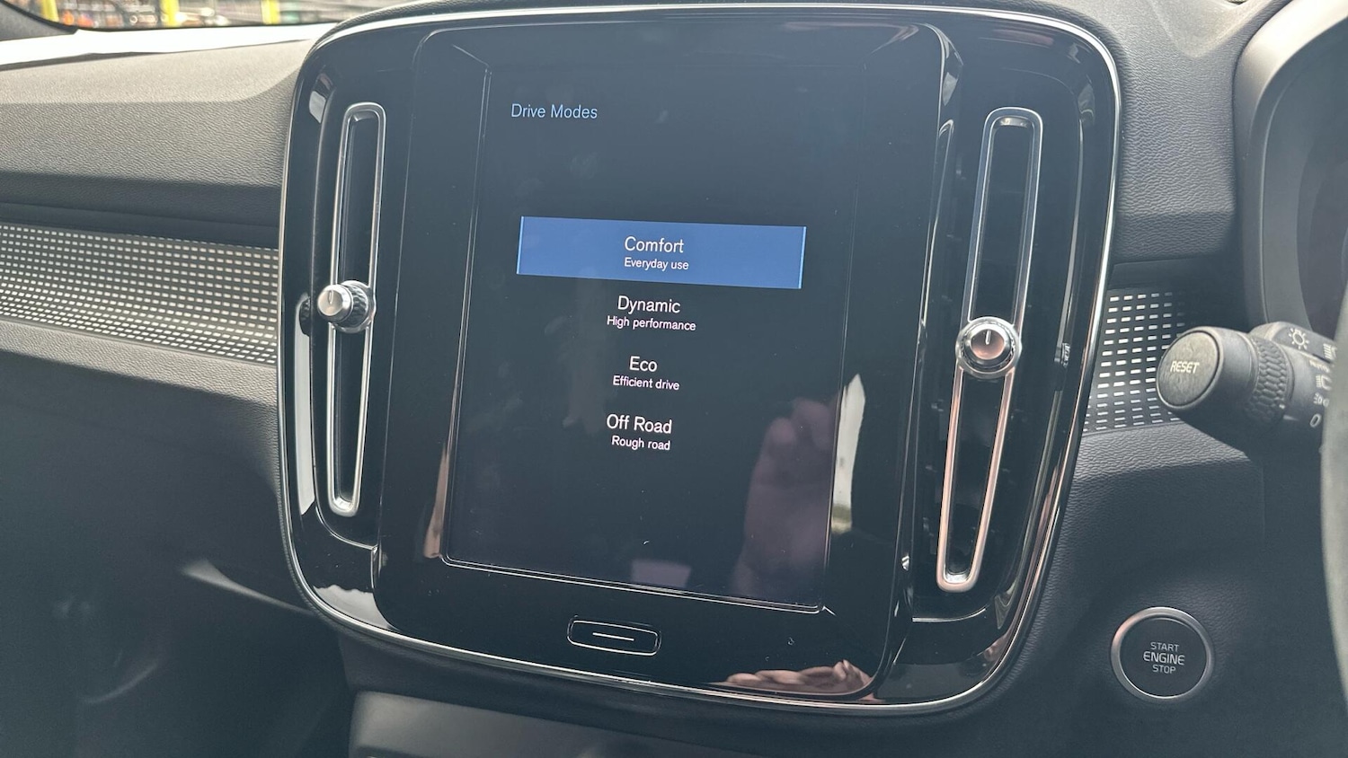 Used Volvo XC40 2021 for sale - 76360300: Photo 46