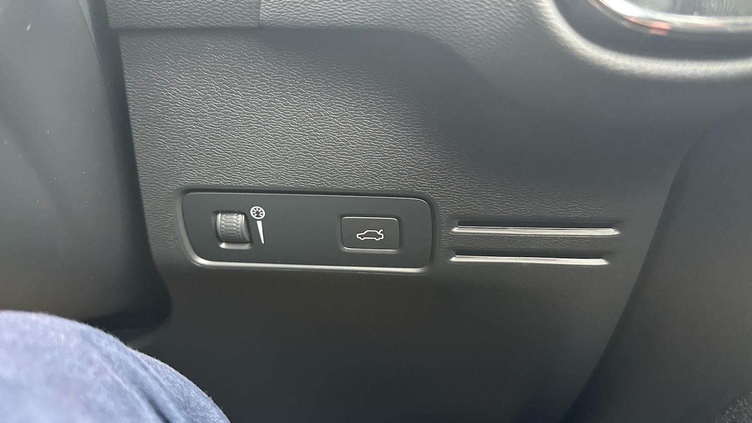 Used Volvo XC40 2021 for sale - 76360300: Photo 49