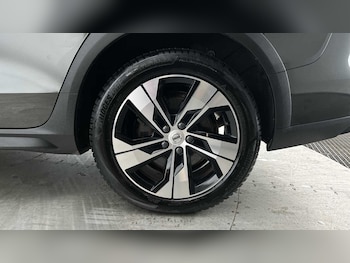 Used Volvo V60 2021 for sale - 77673047: Photo