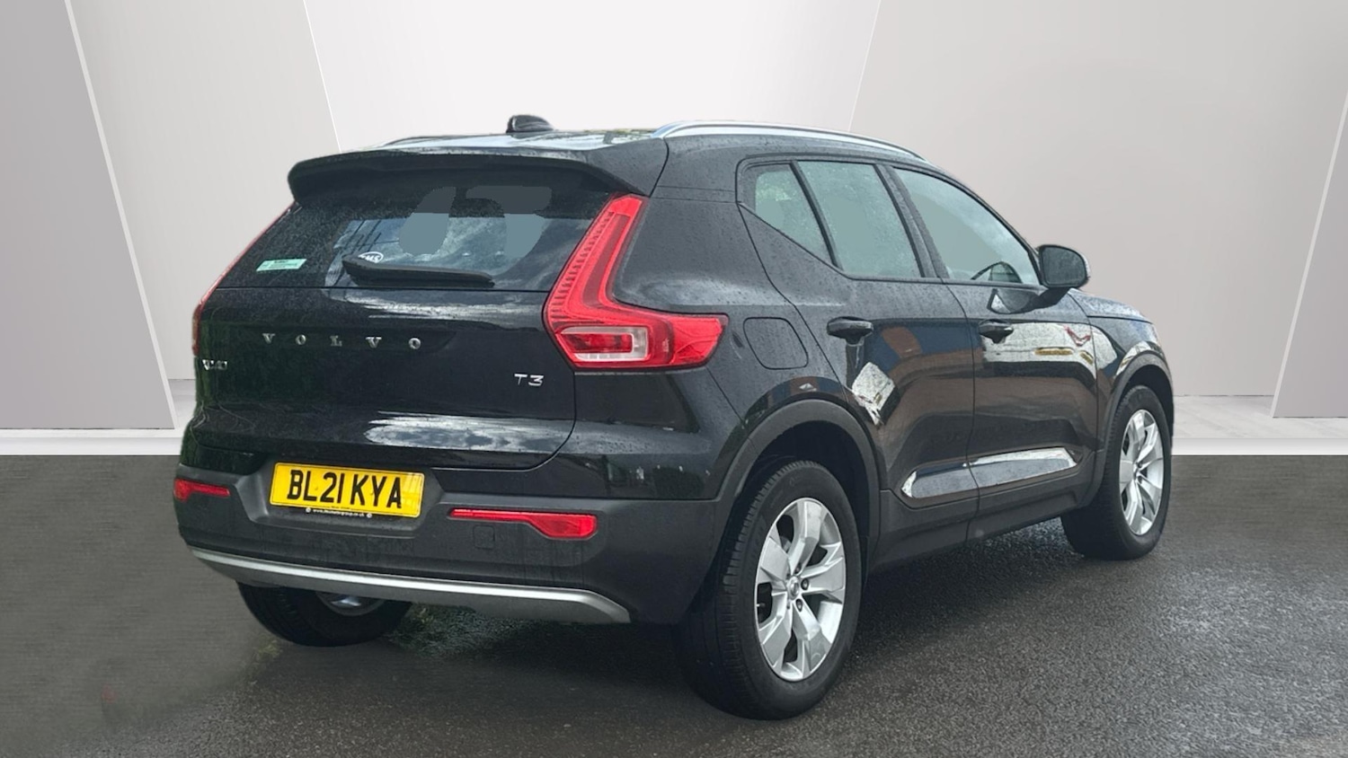 Used Volvo XC40 2021 for sale - 76549213: Photo 2