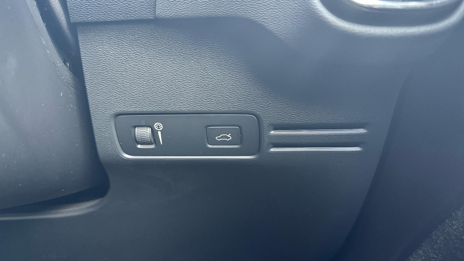 Used Volvo XC40 2021 for sale - 76549213: Photo 41