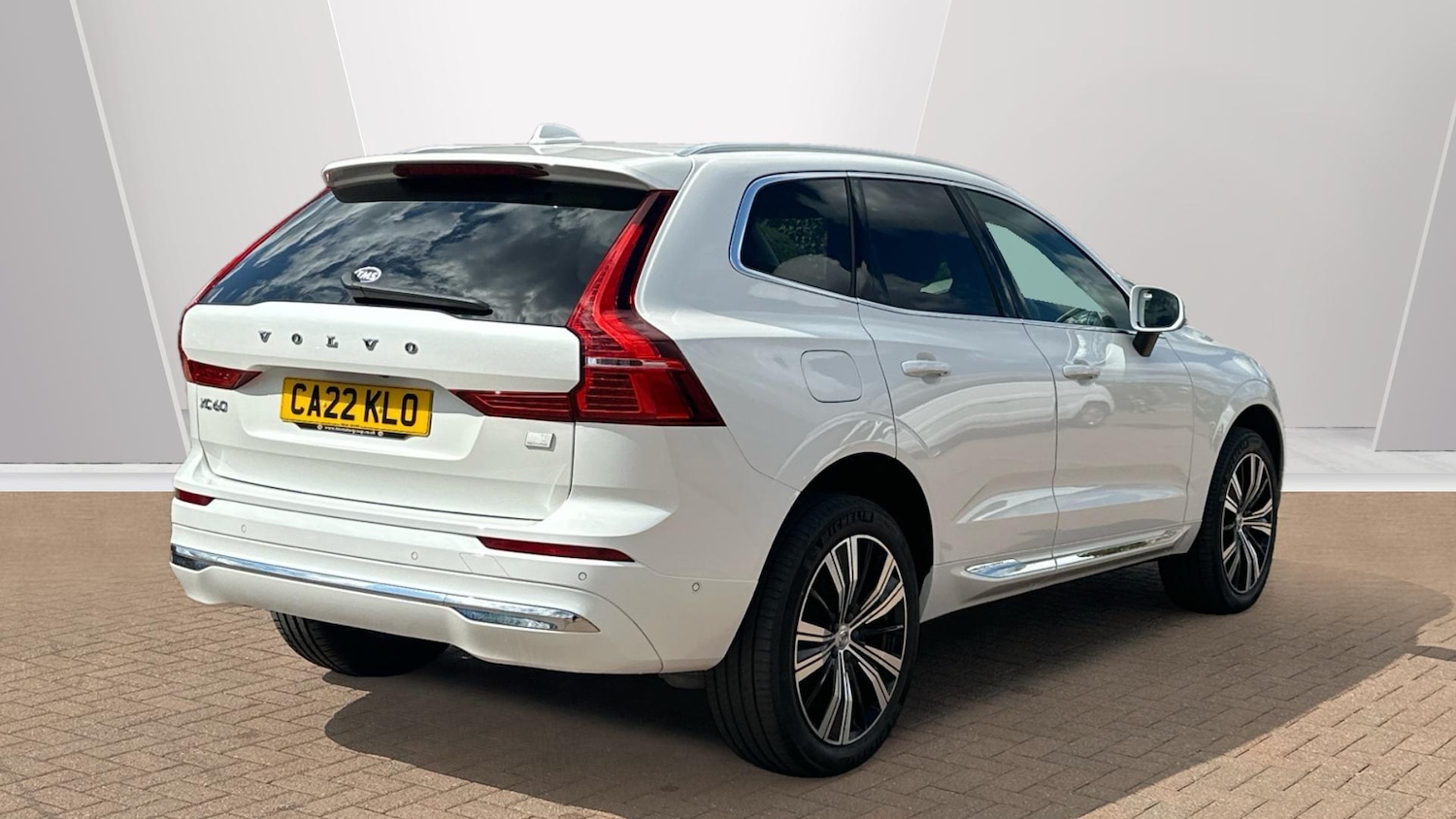 Used Volvo XC60 2022 for sale - 76307809: Photo 2