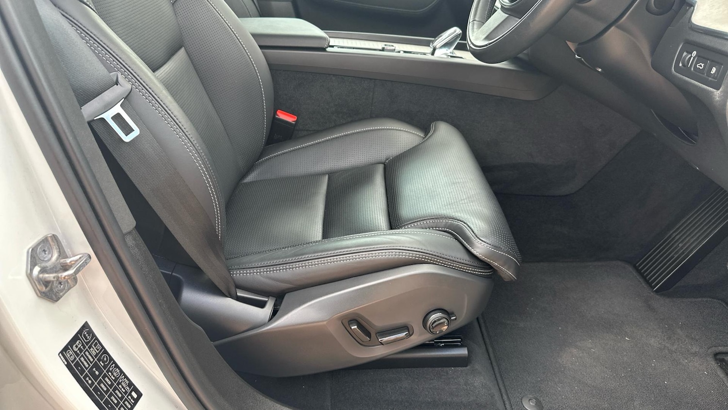 Used Volvo XC60 2022 for sale - 76307809: Photo 29