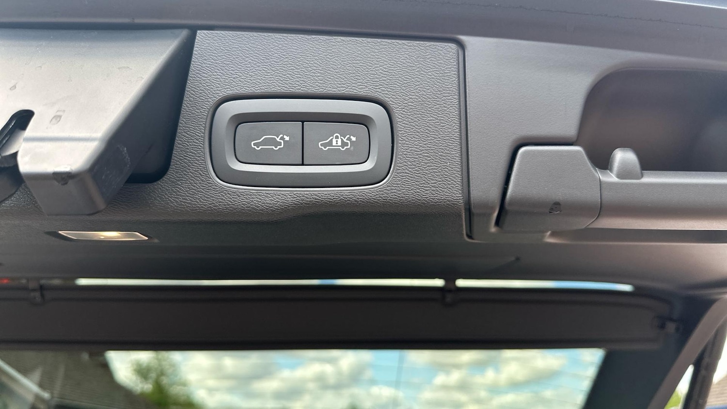 Used Volvo XC60 2022 for sale - 76307809: Photo 32