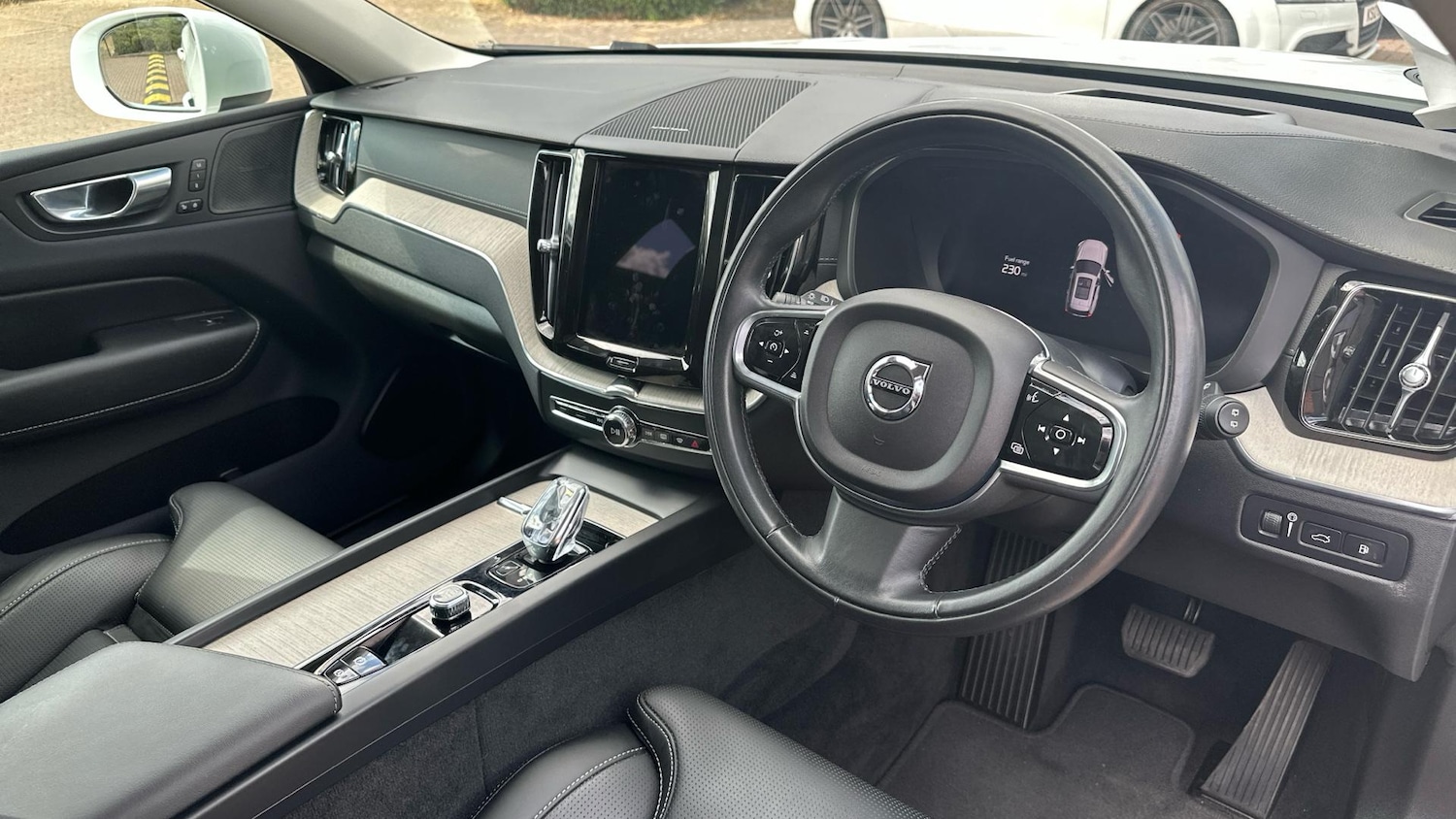 Used Volvo XC60 2022 for sale - 76307809: Photo 4