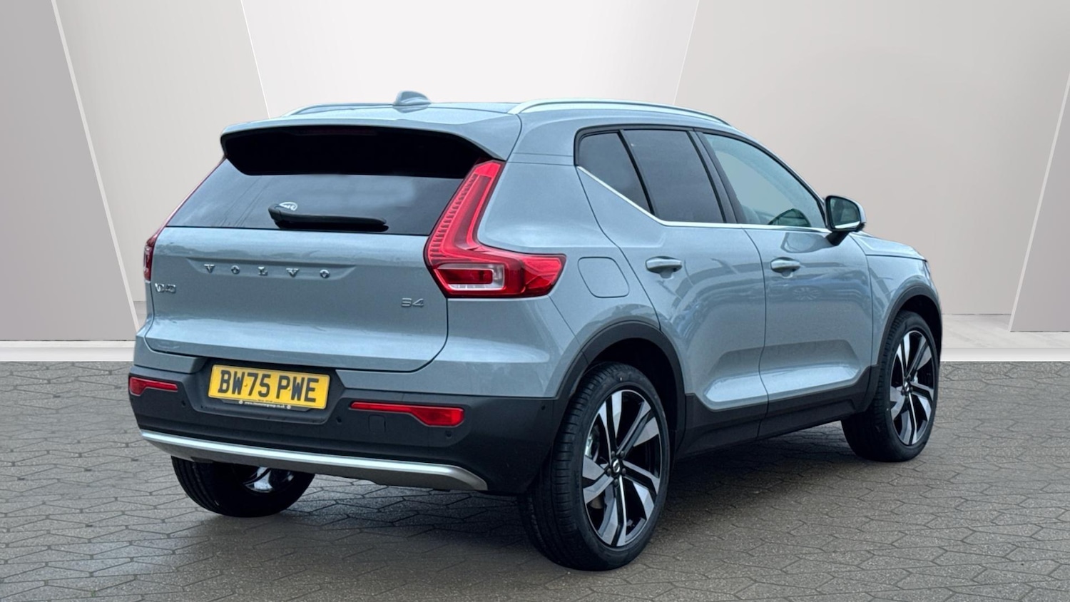 Used Volvo XC40 2026 for sale - 77673057: Photo 2