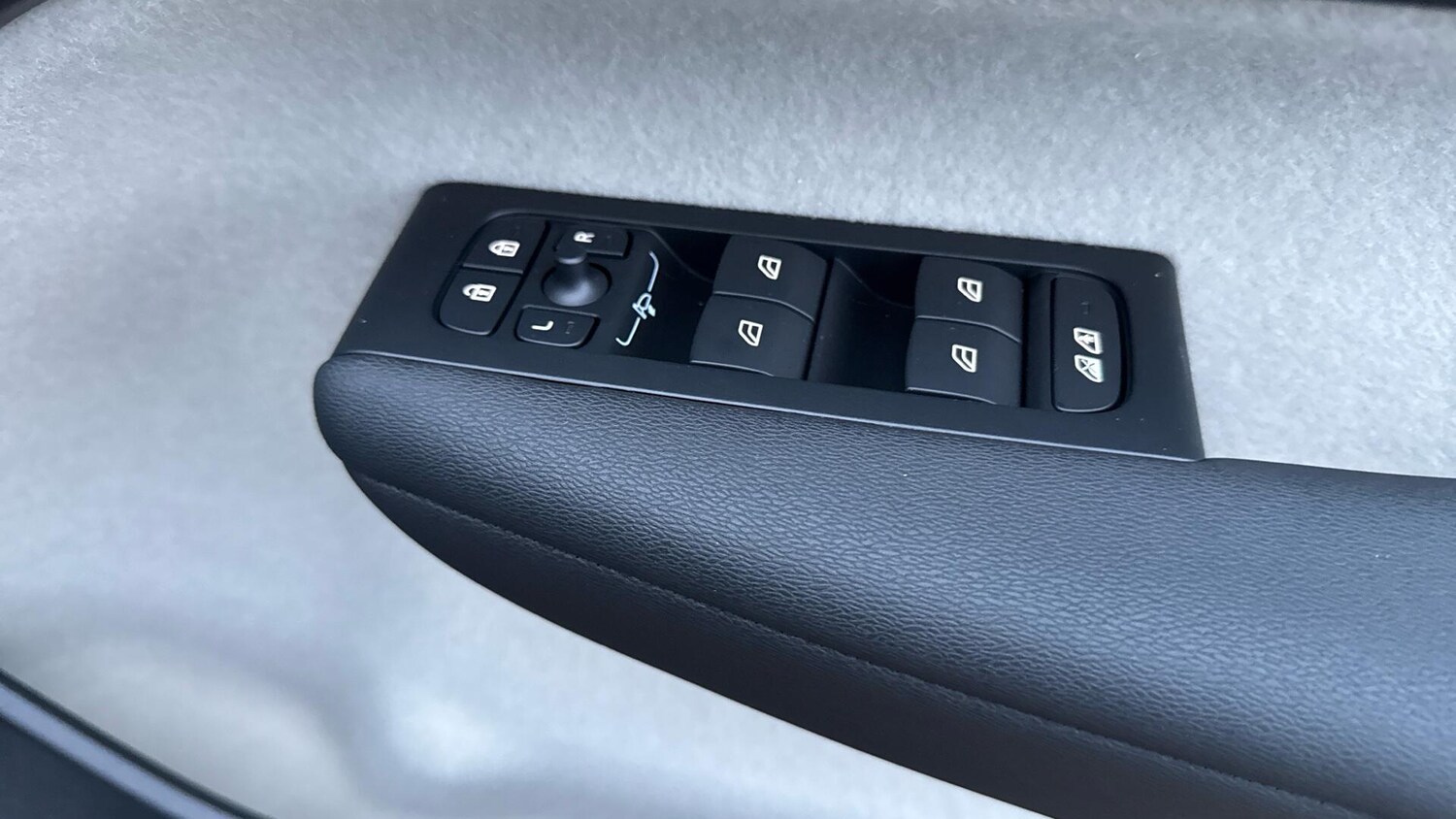 Used Volvo XC40 2026 for sale - 77673057: Photo 22