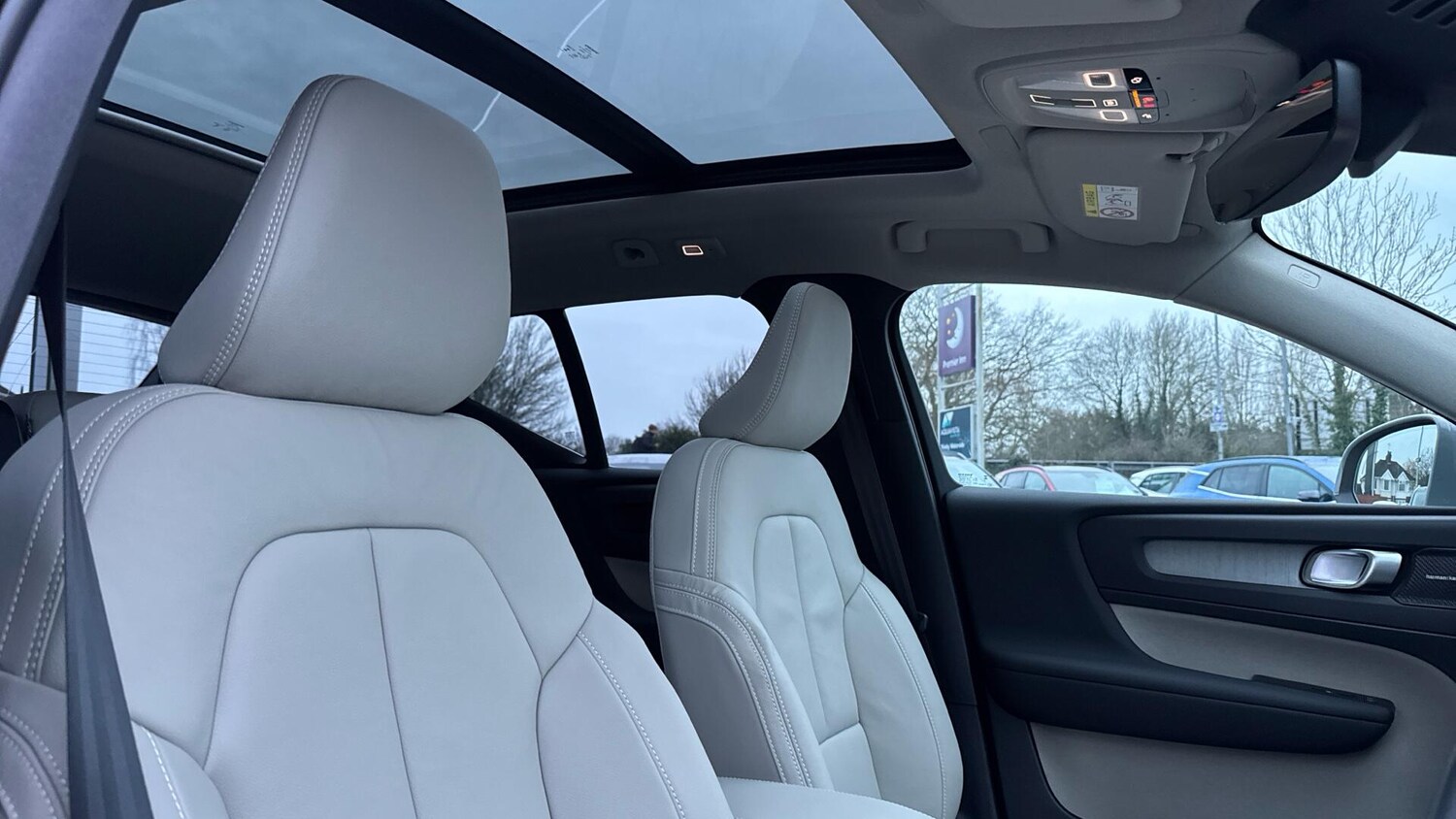 Used Volvo XC40 2026 for sale - 77673057: Photo 24