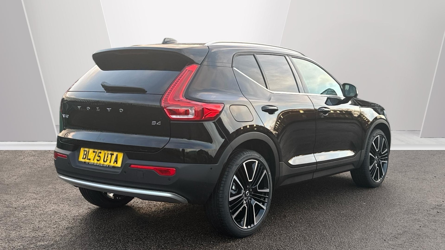 Used Volvo XC40 2025 for sale - 76913491: Photo 2