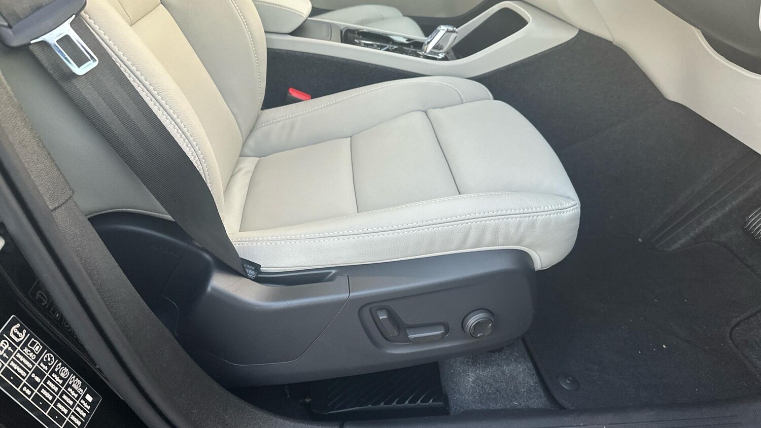 Used Volvo XC40 2025 for sale - 76913491: Photo 27