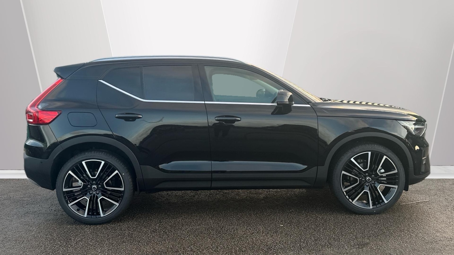 Used Volvo XC40 2025 for sale - 76913491: Photo 3