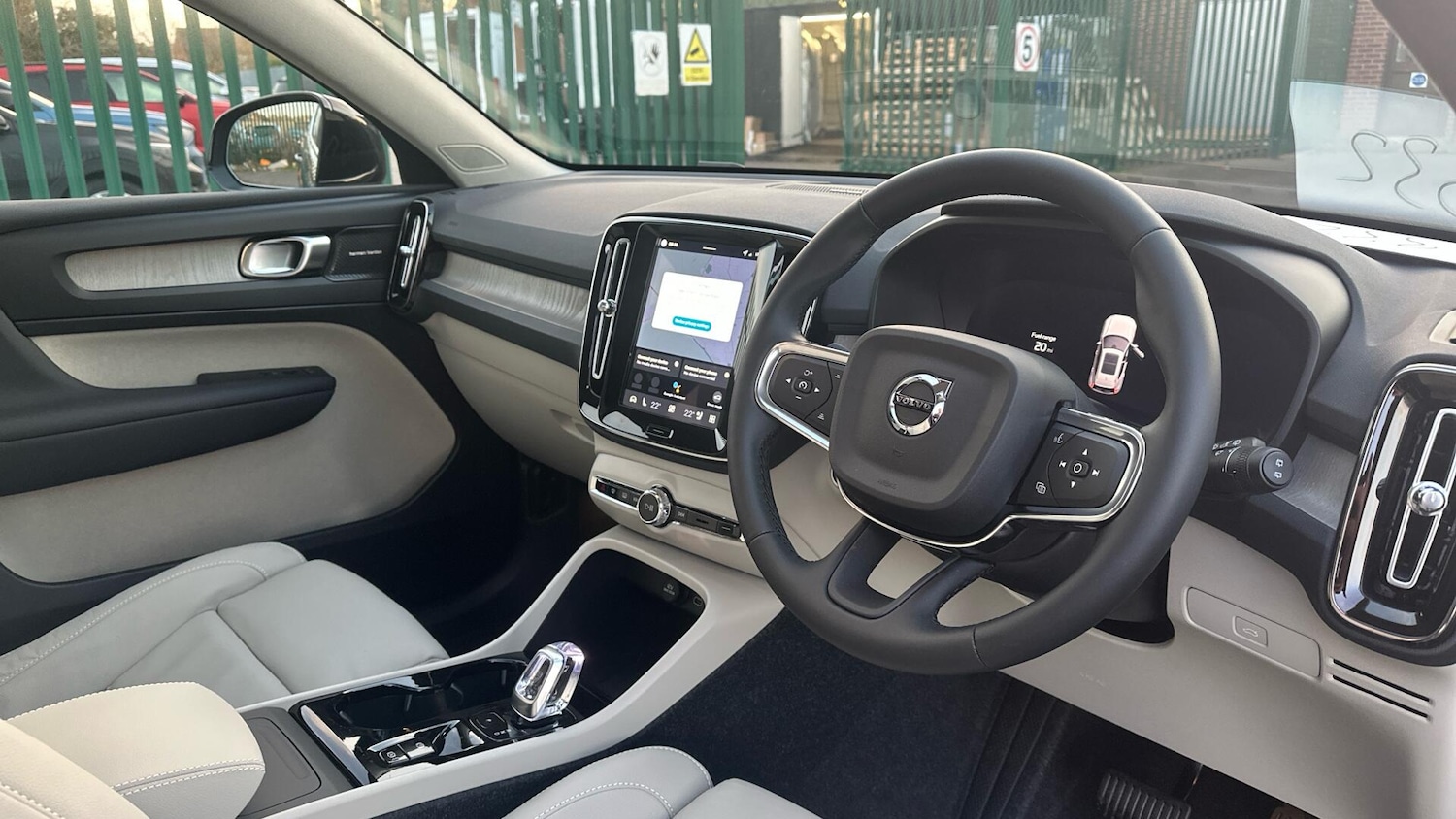 Used Volvo XC40 2025 for sale - 76913491: Photo 4