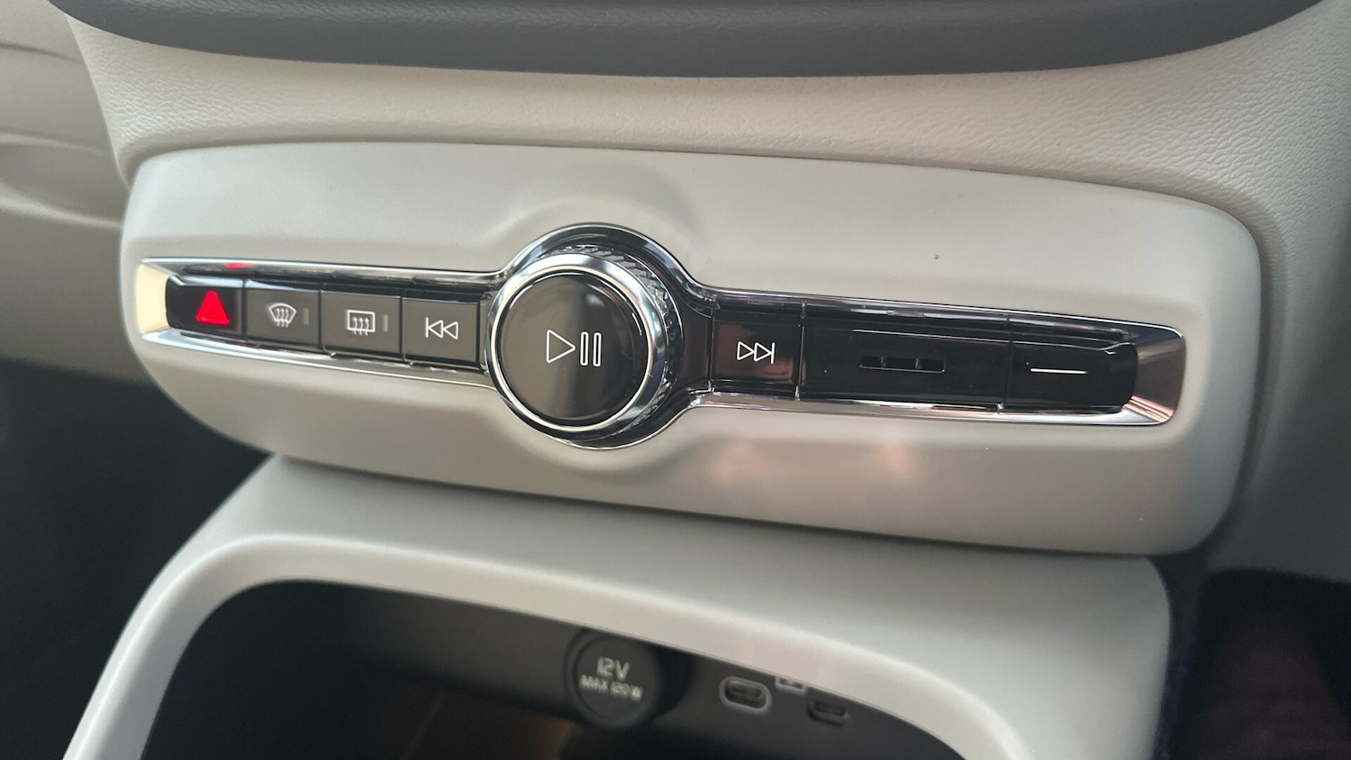 Used Volvo XC40 2025 for sale - 76913491: Photo 49