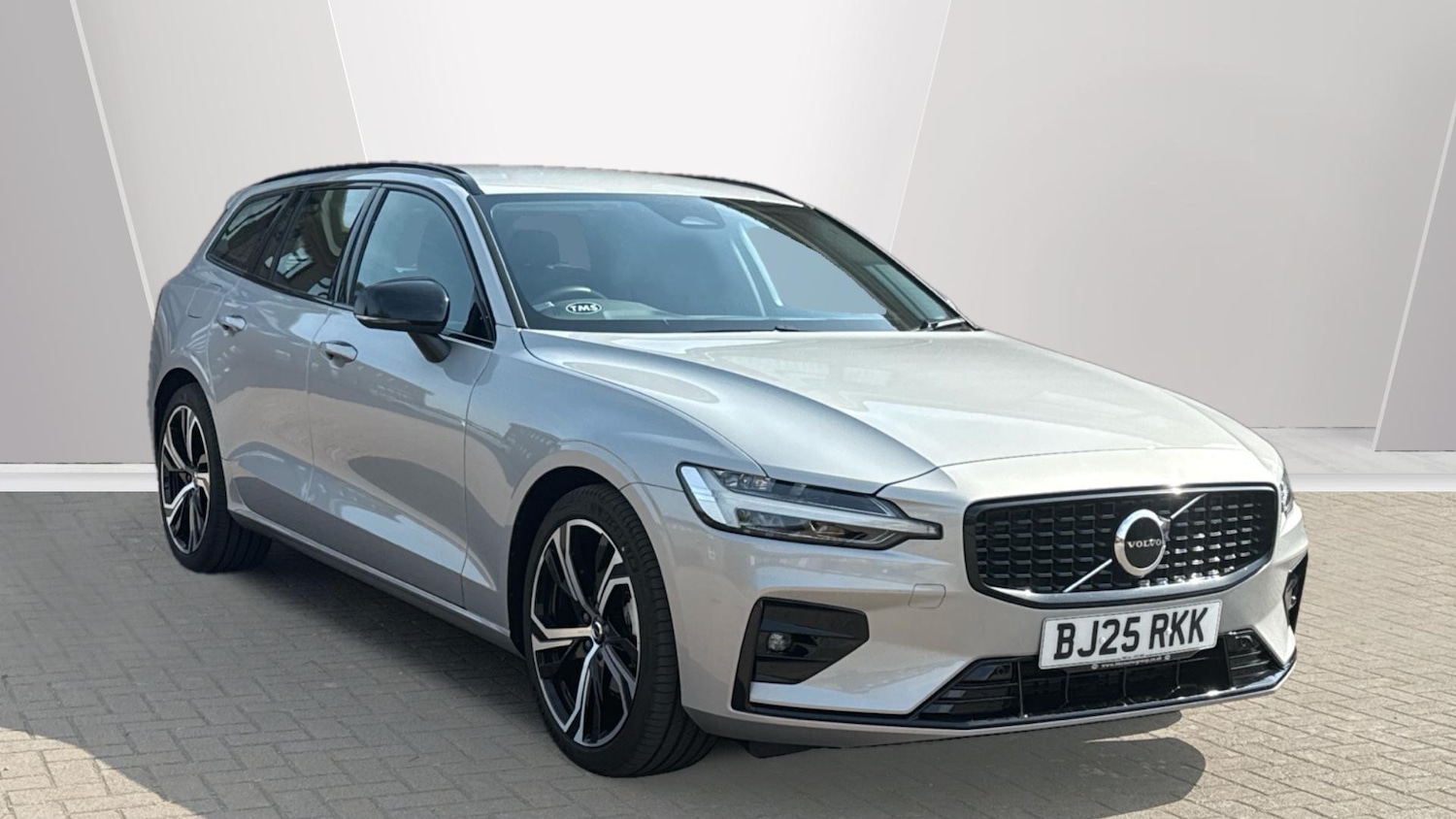 Used Volvo V60 2025 for sale - 76306981: Photo 1