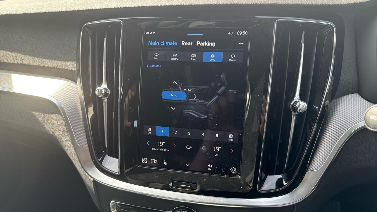 Used Volvo V60 2025 for sale - 76306981: Photo 49