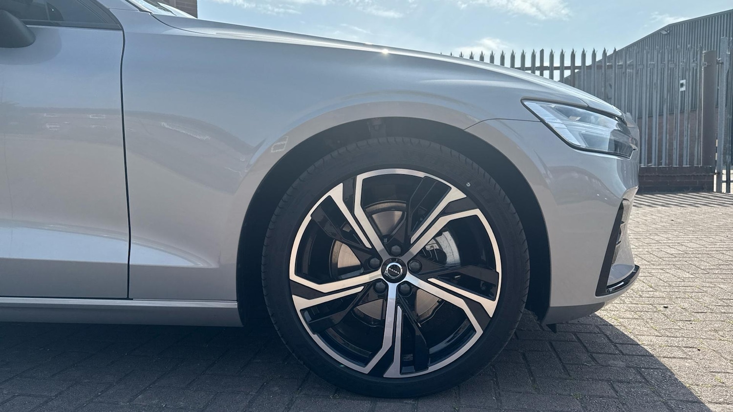 Used Volvo V60 2025 for sale - 76306981: Photo 9