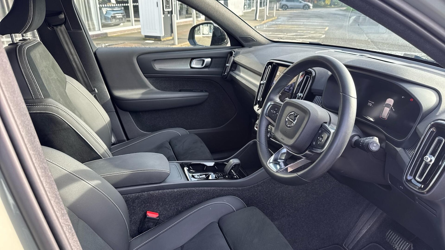 Used Volvo XC40 2025 for sale - 77673164: Photo 4