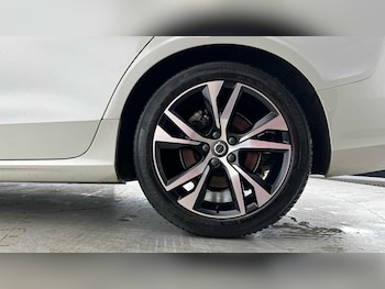 Used Volvo V60 2021 for sale - 77387352: Photo
