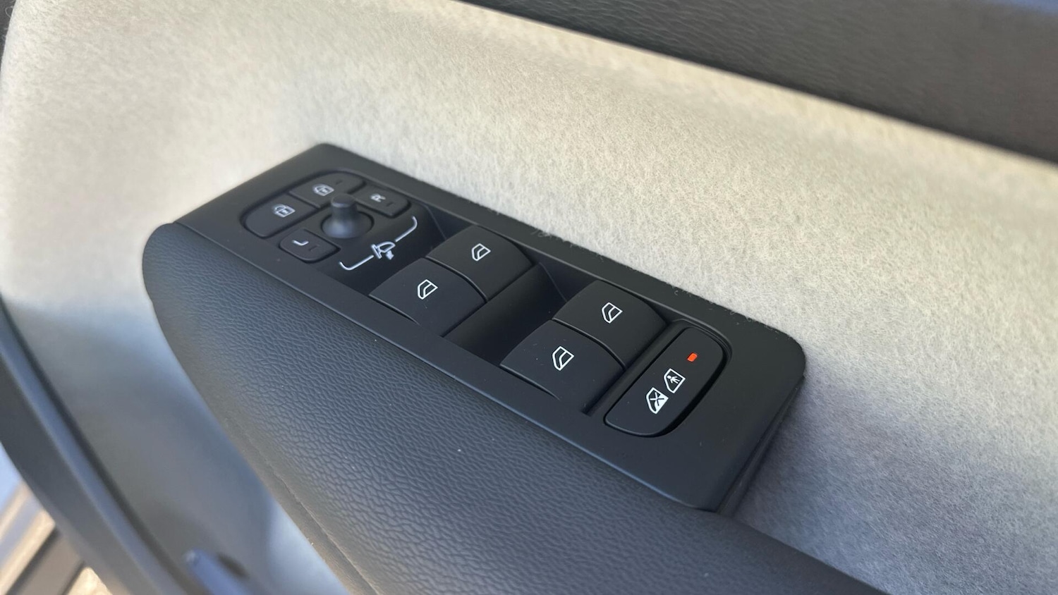 Used Volvo XC40 2025 for sale - 76307776: Photo 22