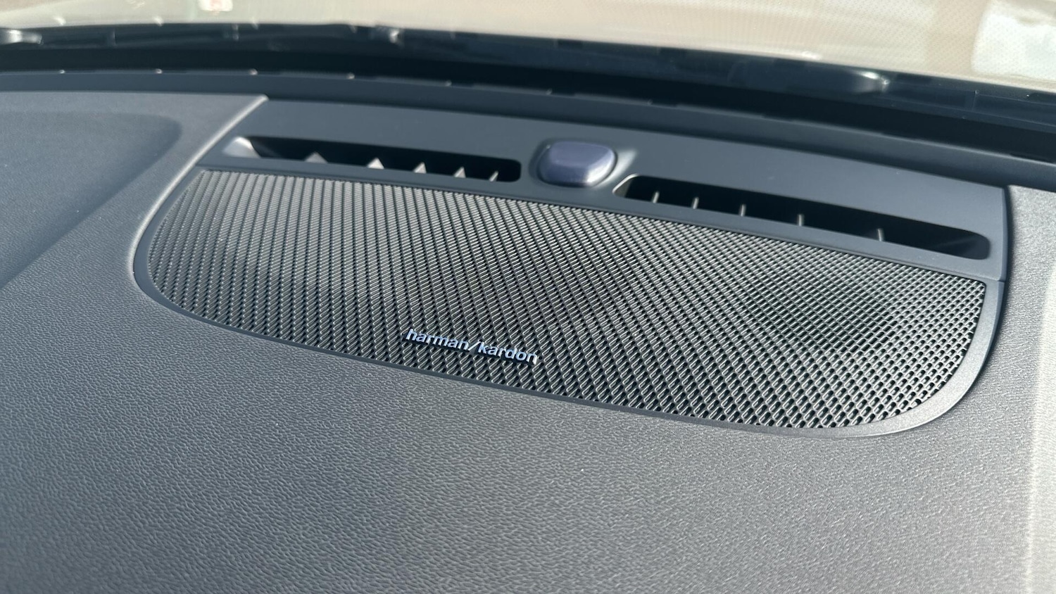 Used Volvo XC40 2025 for sale - 76926496: Photo 23