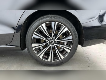 Used Volvo V60 2023 for sale - 78752629: Photo