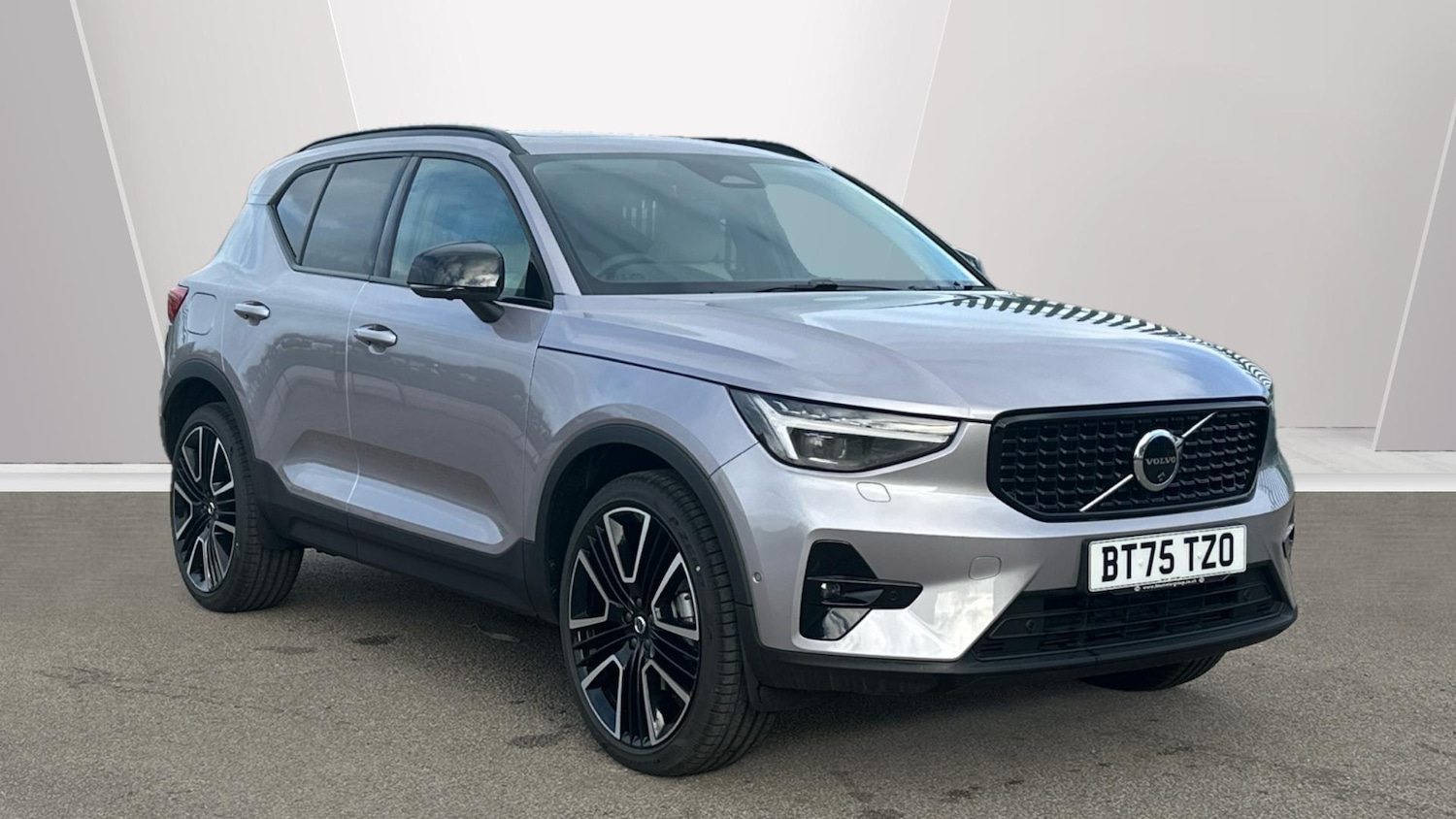Used Volvo XC40 for sale - 76658589: Photo 1