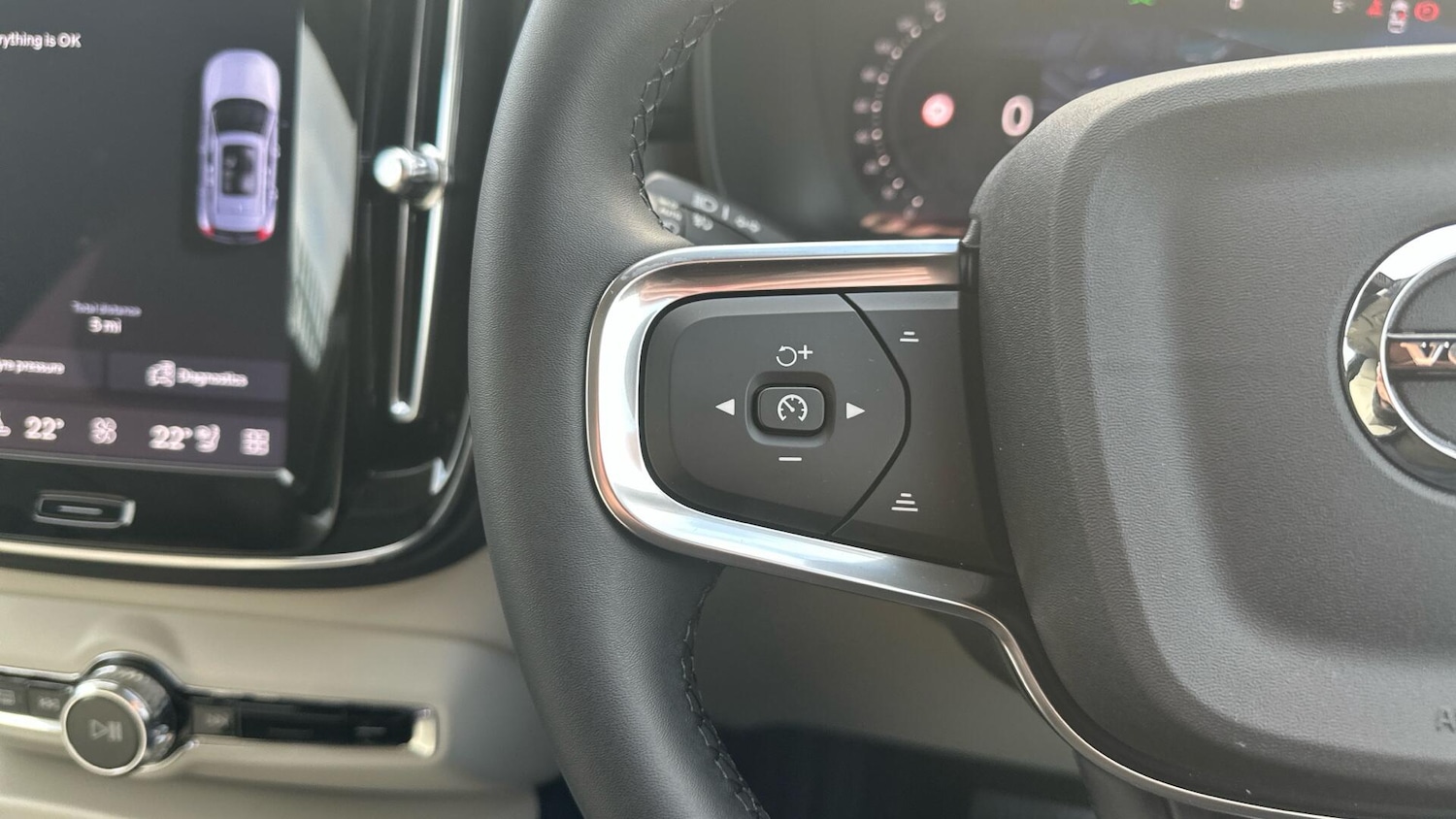 Used Volvo XC40 for sale - 76658589: Photo 19