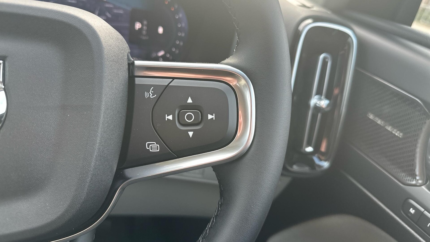 Used Volvo XC40 for sale - 76658589: Photo 20