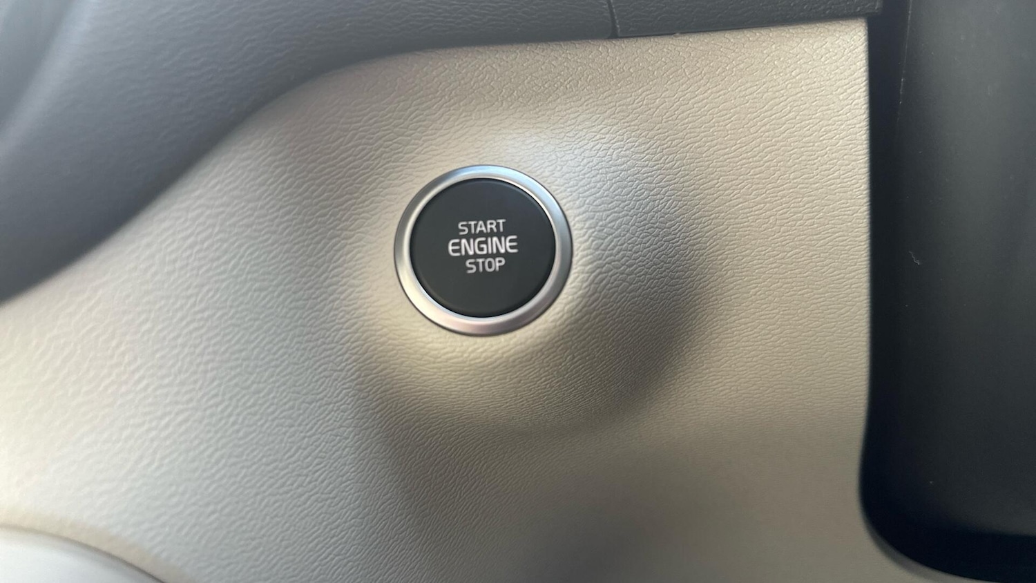 Used Volvo XC40 for sale - 76658589: Photo 24