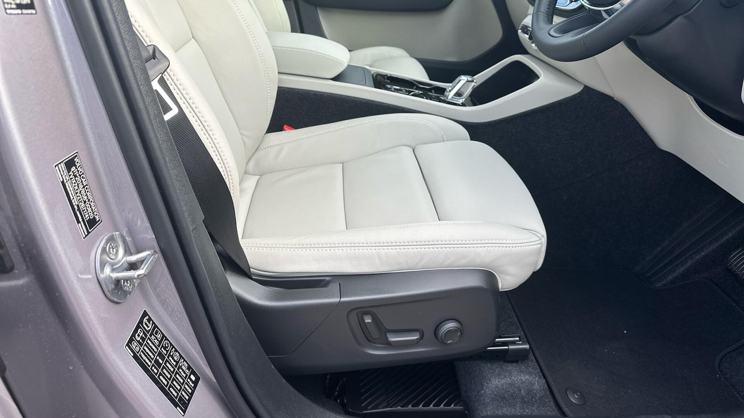 Used Volvo XC40 for sale - 76658589: Photo 27