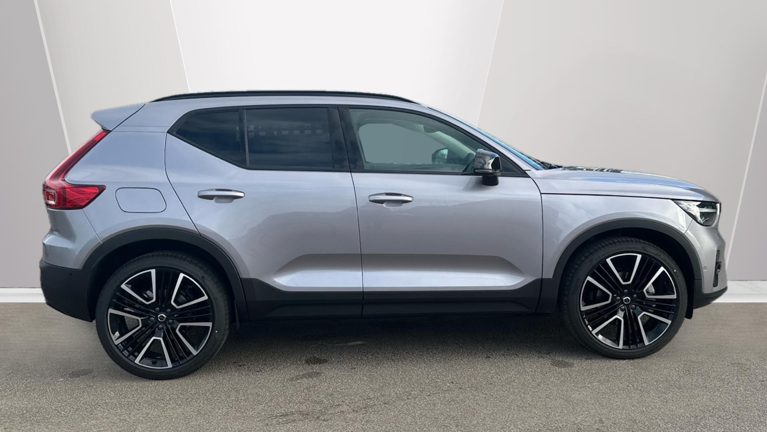 Used Volvo XC40 for sale - 76658589: Photo 3
