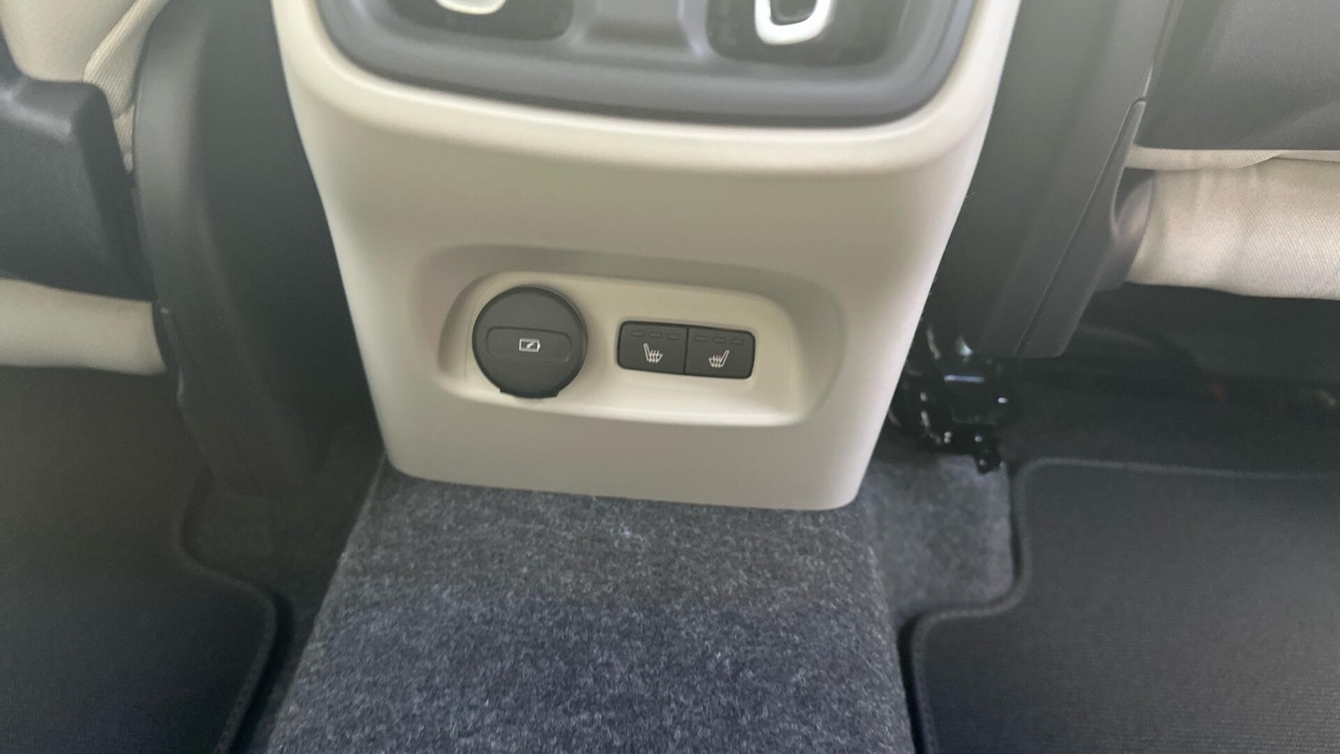 Used Volvo XC40 for sale - 76658589: Photo 33