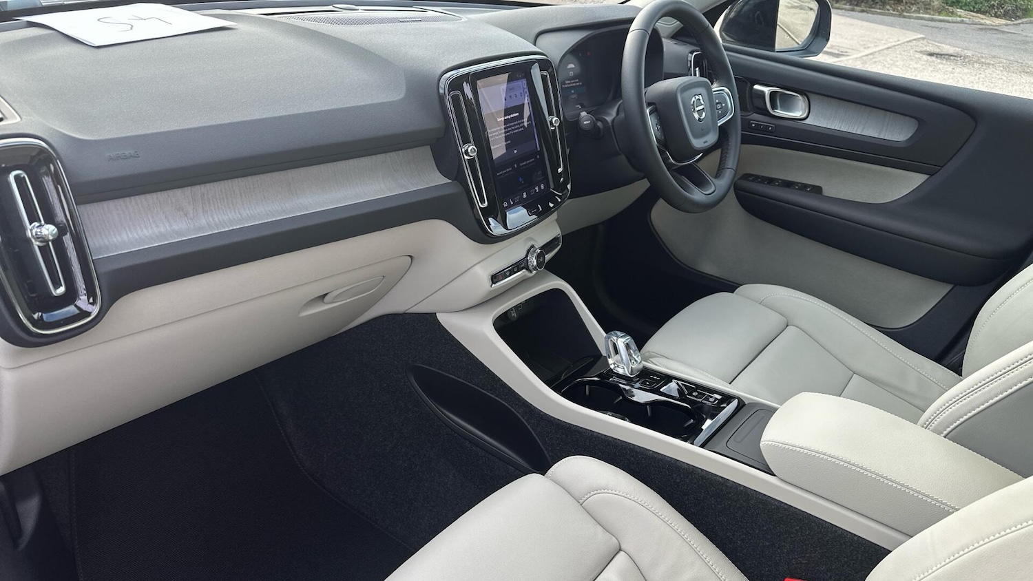 Used Volvo XC40 for sale - 76658589: Photo 46