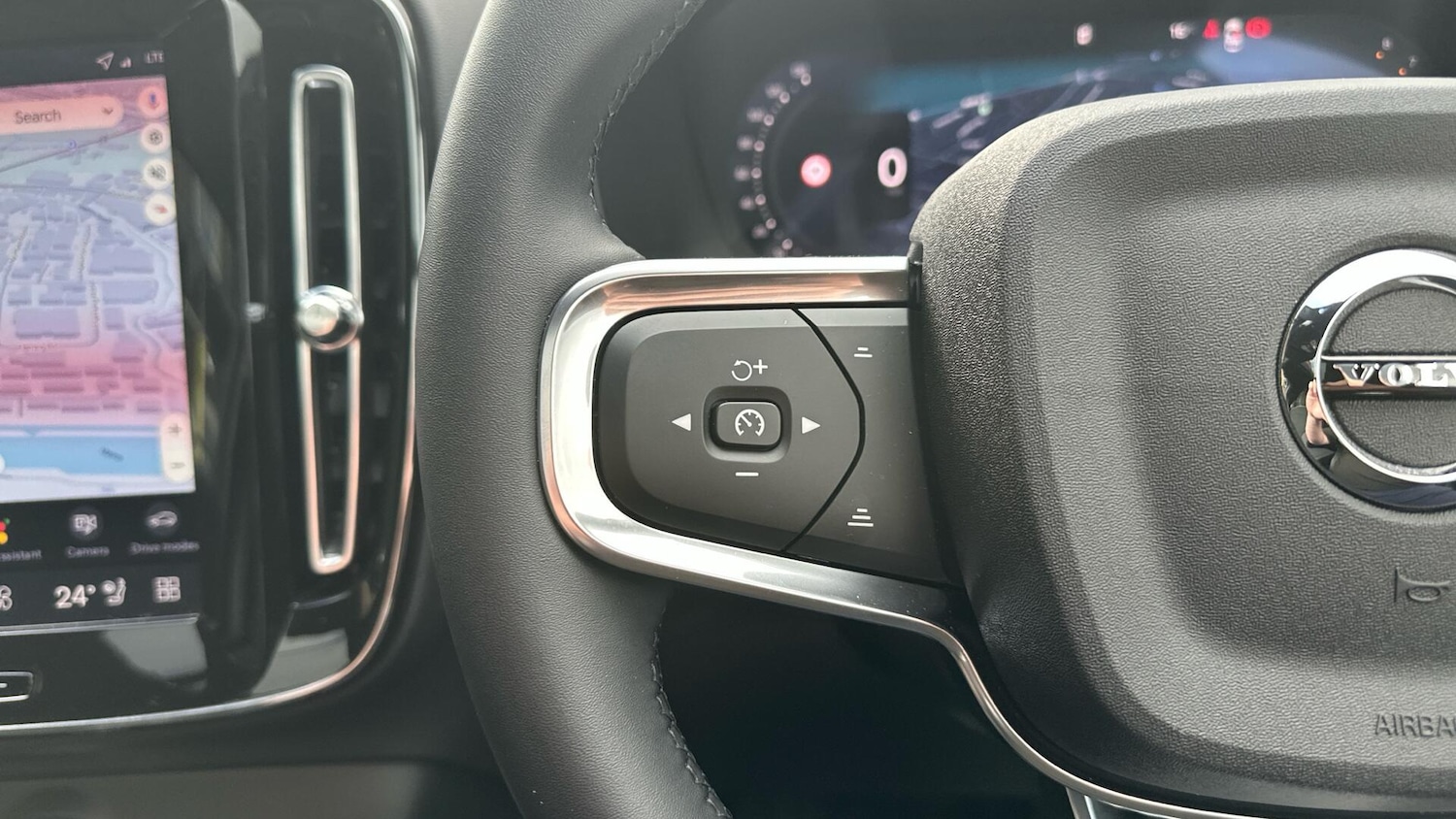 Used Volvo XC40 2025 for sale - 76306202: Photo 19