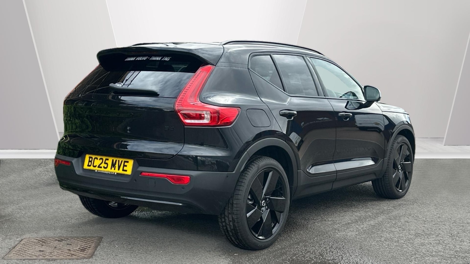 Used Volvo XC40 2025 for sale - 76306202: Photo 2