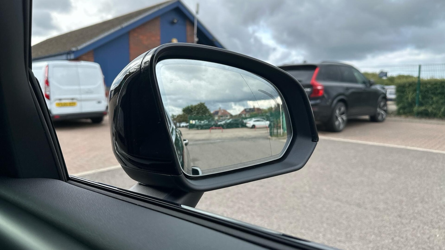 Used Volvo XC40 2025 for sale - 76306202: Photo 30