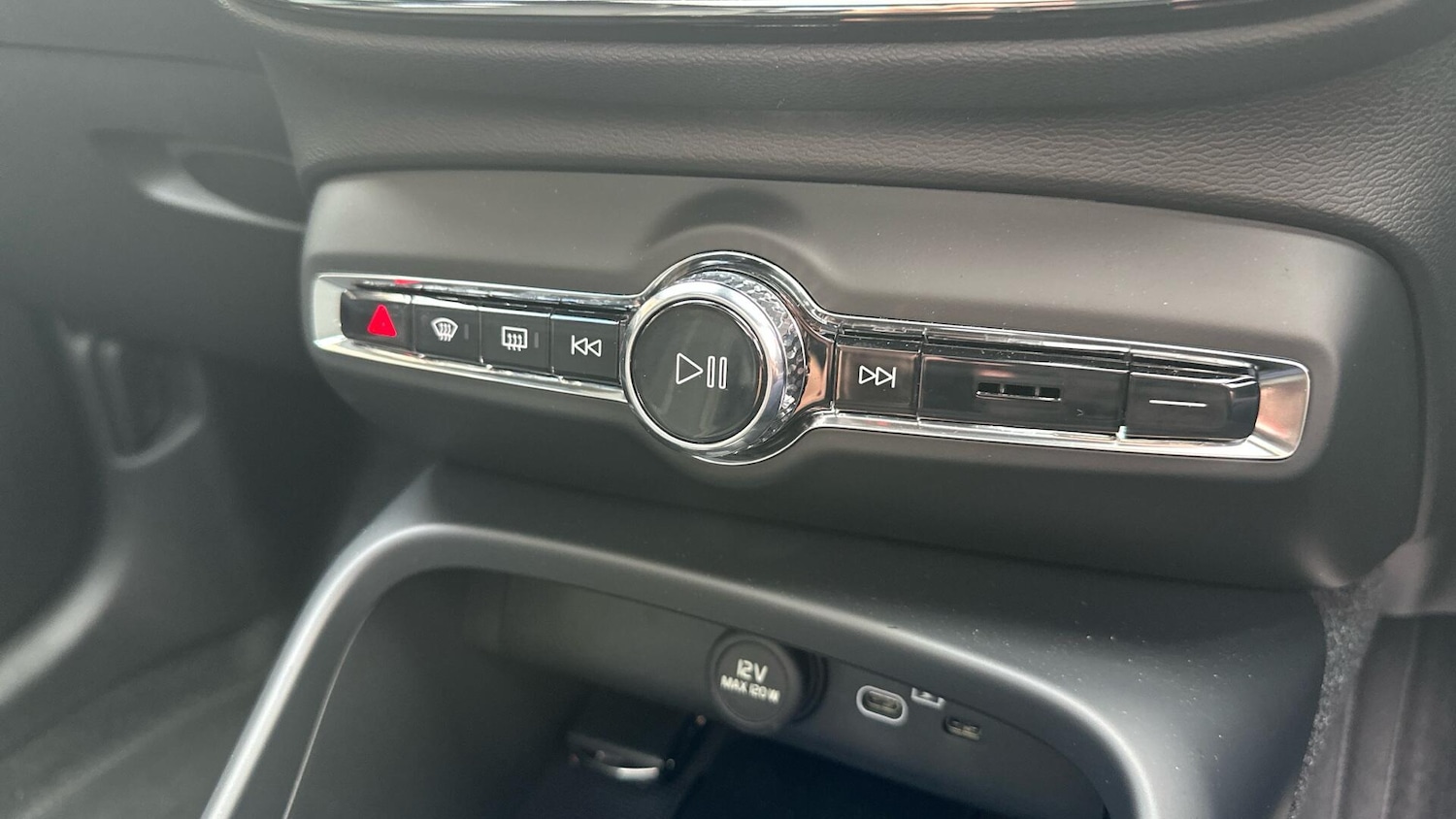 Used Volvo XC40 2025 for sale - 76306202: Photo 45