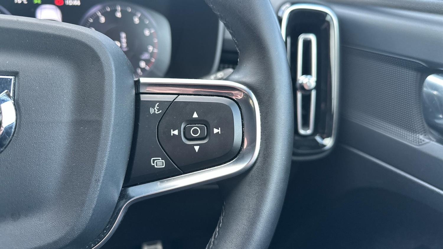 Used Volvo XC40 2021 for sale - 76336500: Photo 19