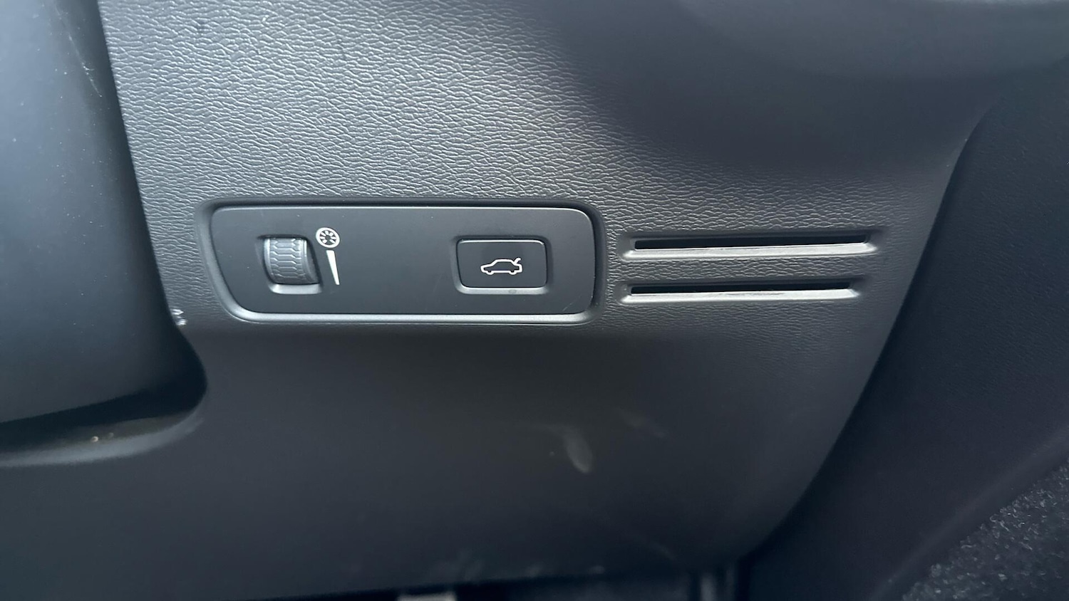 Used Volvo XC40 2021 for sale - 76336500: Photo 44