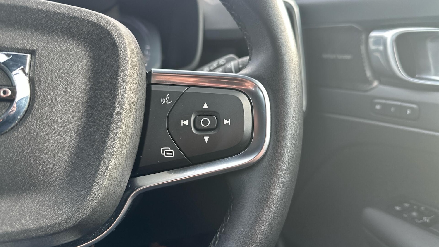 Used Volvo XC40 2022 for sale - 76307865: Photo 21