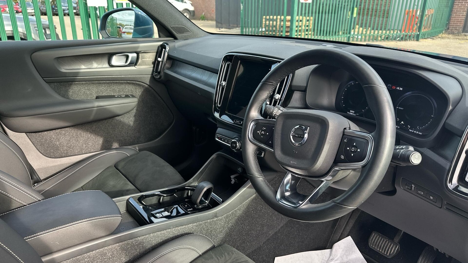 Used Volvo XC40 2022 for sale - 76307865: Photo 4